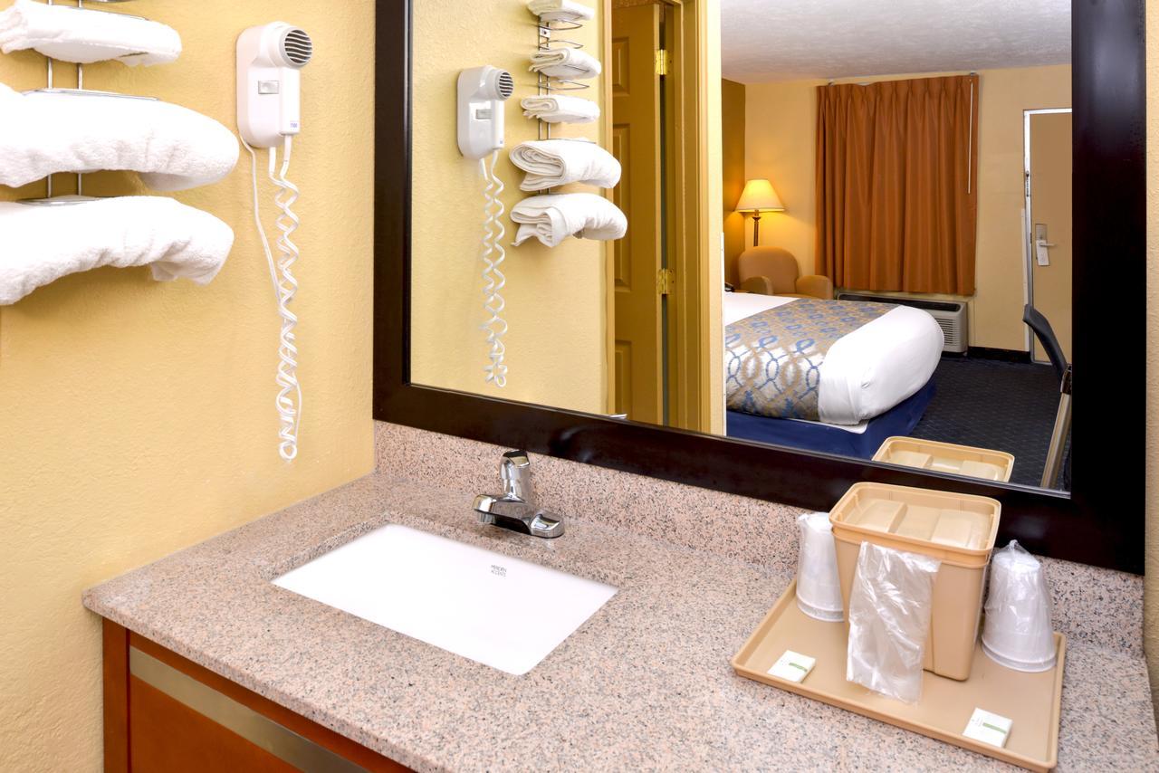 Americas Best Value Inn - Monroeville Esterno foto